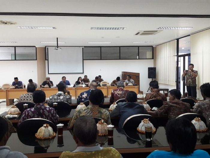 Kades Wadul Dewan, Minta Bupati segera Terbitkan Perbup