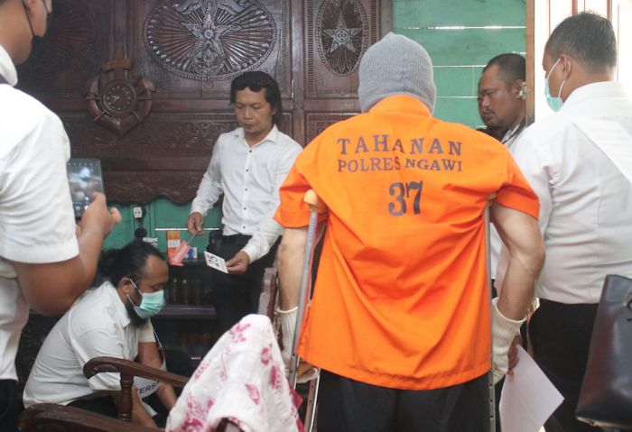 Polres Ngawi Gelar Rekonstruksi Curas dan Curat yang Tewaskan Wanita Pemilik Kos Polres Ngawi Gelar Rekonstruksi Curas dan Curat yang Tewaskan Wanita Pemilik Kos