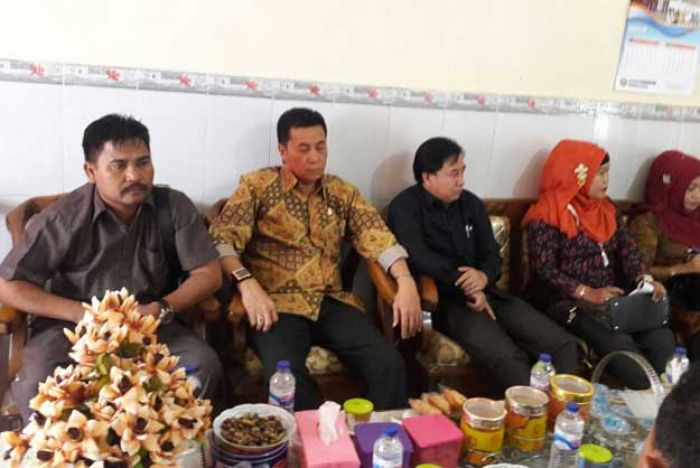 Pembagian Tak Merata, Program Jasmas DPRD Gresik Senilai Rp 100 M Disorot Pembagian Tak Merata, Program Jasmas DPRD Gresik Senilai Rp 100 M Disorot