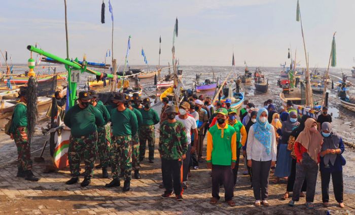 Peringati HUT ke-76 Korps Marinir, Wawali Pasuruan Pimpin Upacara dan Bersih Pantai Peringati HUT ke-76 Korps Marinir, Wawali Pasuruan Pimpin Upacara dan Bersih Pantai