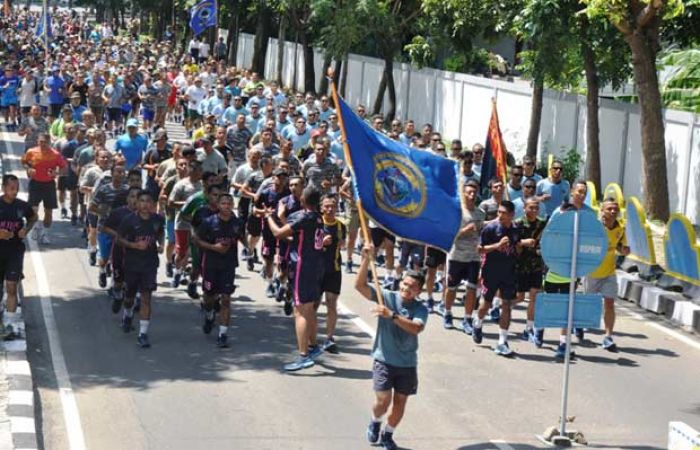 Kasarmatim Ajak Prajurit Koarmatim Lari Siang Gembira Kasarmatim Ajak Prajurit Koarmatim Lari Siang Gembira