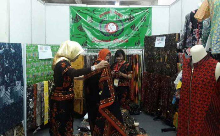 Angkat Batik Khas Gresik, Ketua PDIP Dirikan Rumah Batik Angkat Batik Khas Gresik, Ketua PDIP Dirikan Rumah Batik