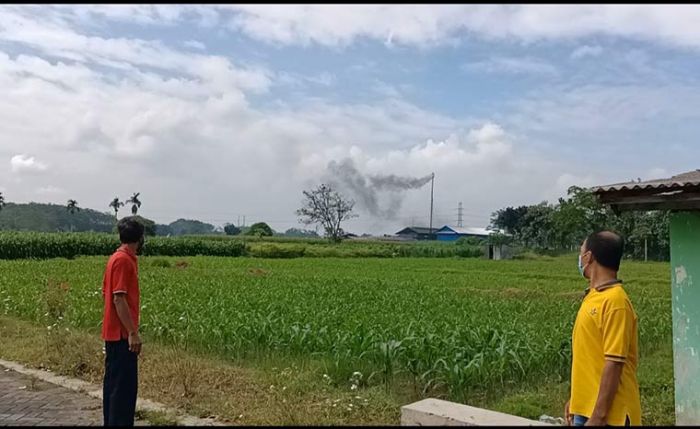 Warga Terganggu Bau Busuk dan Pusing Diduga Akibat Pabrik Pupuk, Bupati Kediri Diminta Cari Solusi Warga Terganggu Bau Busuk dan Pusing Diduga Akibat Pabrik Pupuk, Bupati Kediri Diminta Cari Solusi