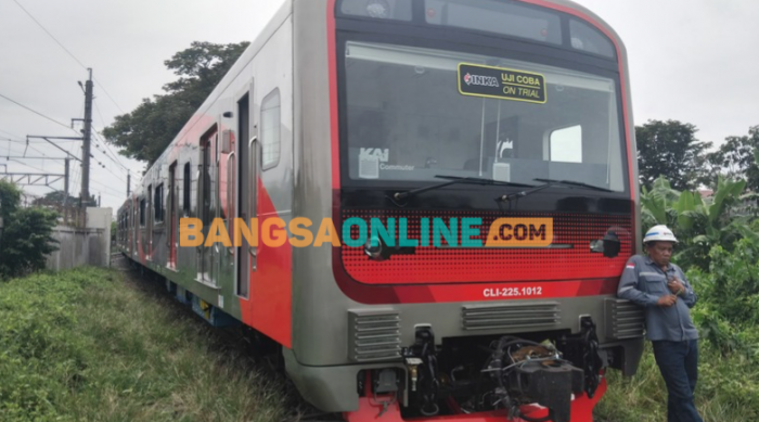 INKA Madiun Berangkatkan 6 KRL ke Solo untuk Dilakukan Uji Coba INKA Madiun Berangkatkan 6 KRL ke Solo untuk Dilakukan Uji Coba