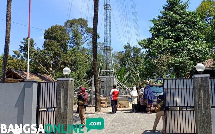 Takut Terpapar Radiasi, Pendirian Tower BTS di Tanggung Blitar Diprotes Warga Takut Terpapar Radiasi, Pendirian Tower BTS di Tanggung Blitar Diprotes Warga