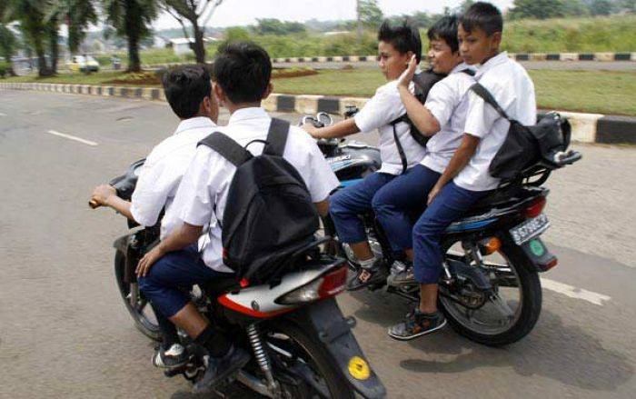 Komisi III DPRD Kota Mojokerto Minta Dindik Larang Siswa Bawa Motor ke Sekolah Komisi III DPRD Kota Mojokerto Minta Dindik Larang Siswa Bawa Motor ke Sekolah