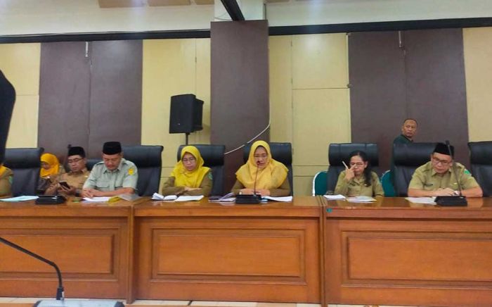 Rapat Perdana, Pansus Ungkap Anggaran Kopi Kapiten yang Capai Rp10 Miliar Rapat Perdana, Pansus Ungkap Anggaran Kopi Kapiten yang Capai Rp10 Miliar