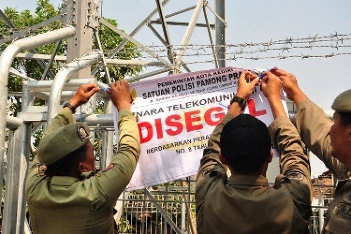 Tak Berizin, Menara Tower di Kota Kediri Disegel