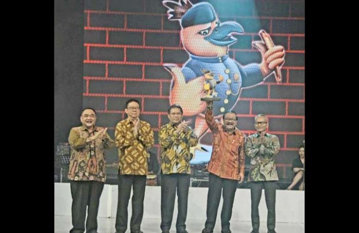 Elang Jawa Pakai Beskap Resmi Jadi Maskot HPN 2019 Elang Jawa Pakai Beskap Resmi Jadi Maskot HPN 2019
