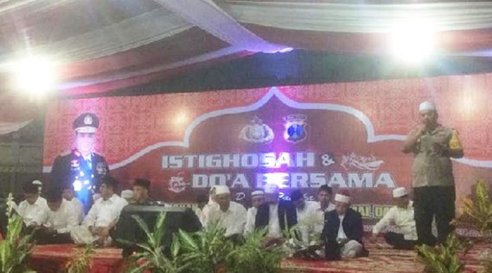 Polres Bangkalan Gelar Istighasah dan Doa Bersama untuk Pemilu Aman, Damai, dan Sejuk Polres Bangkalan Gelar Istighasah dan Doa Bersama untuk Pemilu Aman, Damai, dan Sejuk