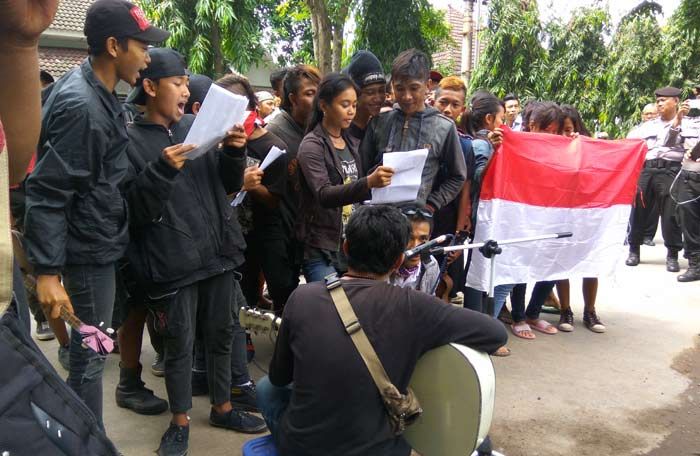 Satpol PP Kota Kediri Didemo Anak Punk, Protes Duagaan Penganiayaan Satpol PP Kota Kediri Didemo Anak Punk, Protes Duagaan Penganiayaan