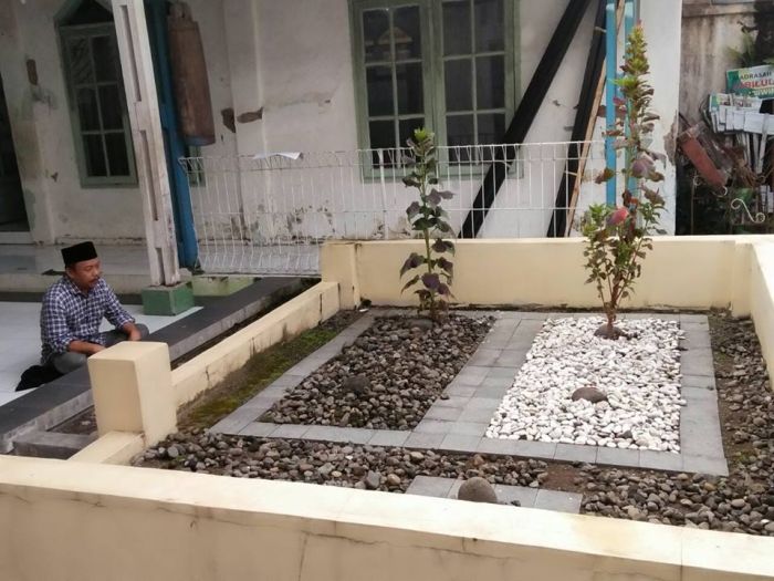 Ziarah Makam Pendiri NU KH Abd Chalim di Cirebon, Saatnya Dianugerahi Gelar Pahlawan (1) Ziarah Makam Pendiri NU KH Abd Chalim di Cirebon, Saatnya Dianugerahi Gelar Pahlawan (1)