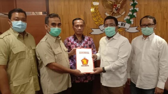Anwar Sadad Pimpin Partai Gerindra Jatim Anwar Sadad Pimpin Partai Gerindra Jatim