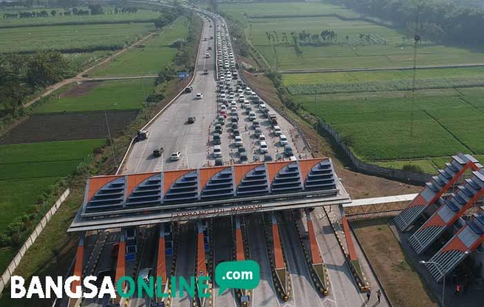 H-2 Hari Raya, Antrean Kendaraan di Exit Tol Bandar Capai 1 Kilometer