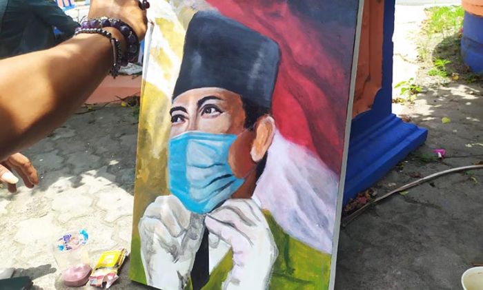 Peringati Hari Pahlawan, Seniman Jombang Lukis Pahlawan Bermasker