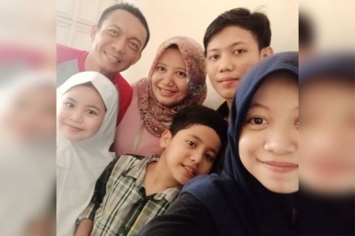 Curhatan Keluarga Almarhum dr. Hilmi Wahyudi yang Meninggal di Tengah Tugas Melawan Pandemi Covid-19 Curhatan Keluarga Almarhum dr. Hilmi Wahyudi yang Meninggal di Tengah Tugas Melawan Pandemi Covid-19