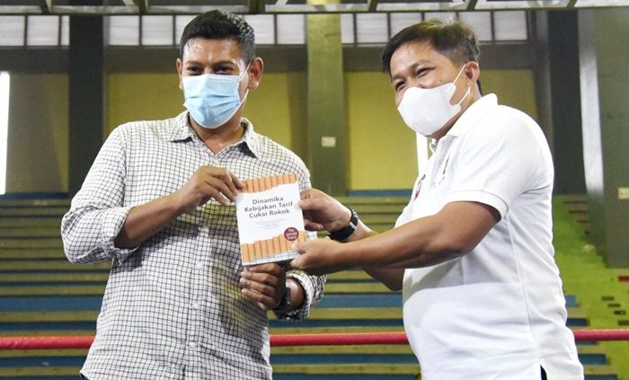 Sosialisasikan Gempur Rokok Ilegal, Pemkot Kediri Gandeng Bea Cukai Gelar Tinju Profesional Sosialisasikan Gempur Rokok Ilegal, Pemkot Kediri Gandeng Bea Cukai Gelar Tinju Profesional