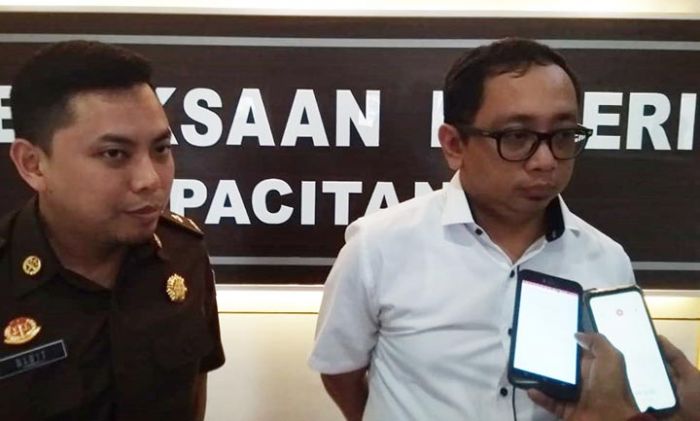 Kejari Pacitan Ungkap Tindak Pidana Korupsi Proyek Parkir Pantai Klayar Senilai Rp 1 M Kejari Pacitan Ungkap Tindak Pidana Korupsi Proyek Parkir Pantai Klayar Senilai Rp 1 M