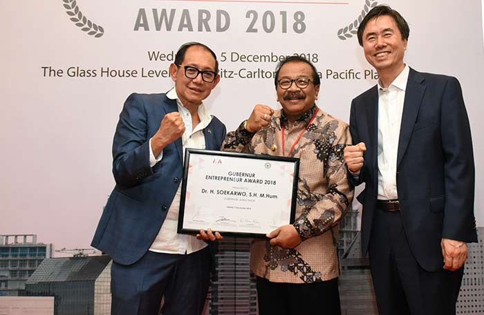 Pakde Karwo Raih Penghargaan INA Entrepreneur Award 2018