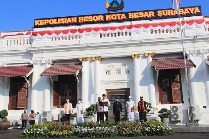 Sambut HUT Bhayangkara ke-76, Polrestabes Surabaya Gelar Doa Bersama Lintas Agama Sambut HUT Bhayangkara ke-76, Polrestabes Surabaya Gelar Doa Bersama Lintas Agama