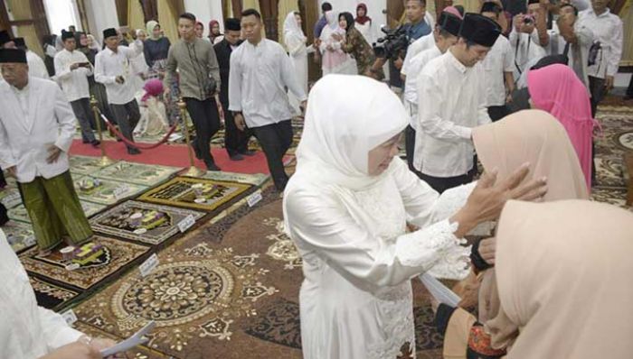 Gubernur Khofifah Ajak Masyarakat Tebarkan Kasih Sayang di Bulan Ramadan Gubernur Khofifah Ajak Masyarakat Tebarkan Kasih Sayang di Bulan Ramadan