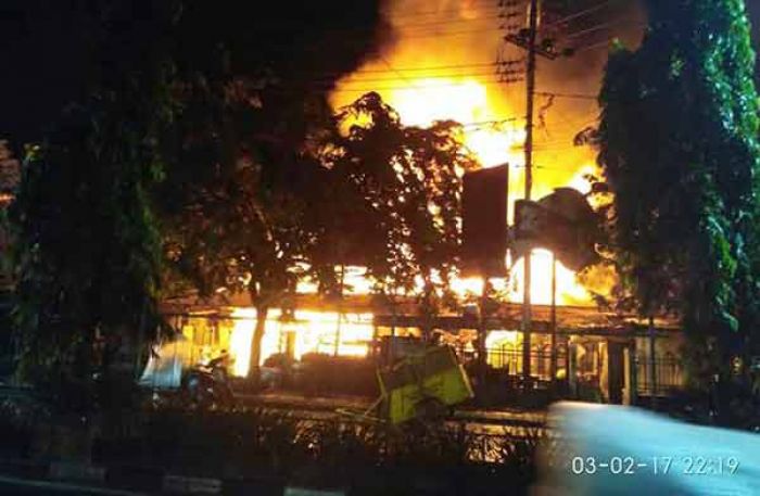 Pasar Gresik Terbakar, Pedagang Minta Pemkab segera Bangun Kios Baru