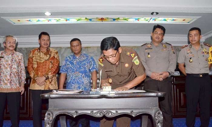 Bentuk Sinergi Daerah; Pemkab Mojokerto, Kejari, Polres, serta Polres Kota Teken MoU APIP Bentuk Sinergi Daerah; Pemkab Mojokerto, Kejari, Polres, serta Polres Kota Teken MoU APIP
