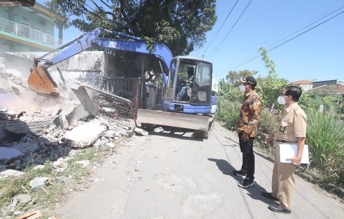 Kebut Pembangunan Frontage Road, Pemkab Sidoarjo Bongkar Puluhan Bangunan di Desa Gedangan Kebut Pembangunan Frontage Road, Pemkab Sidoarjo Bongkar Puluhan Bangunan di Desa Gedangan