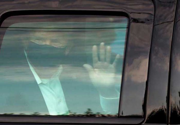 Tiap Hari Hanya Lihat Siaran TV yang Tayangkan Dirinya, Donald Trump Gak Kerasan di Rumah Sakit Tiap Hari Hanya Lihat Siaran TV yang Tayangkan Dirinya, Donald Trump Gak Kerasan di Rumah Sakit