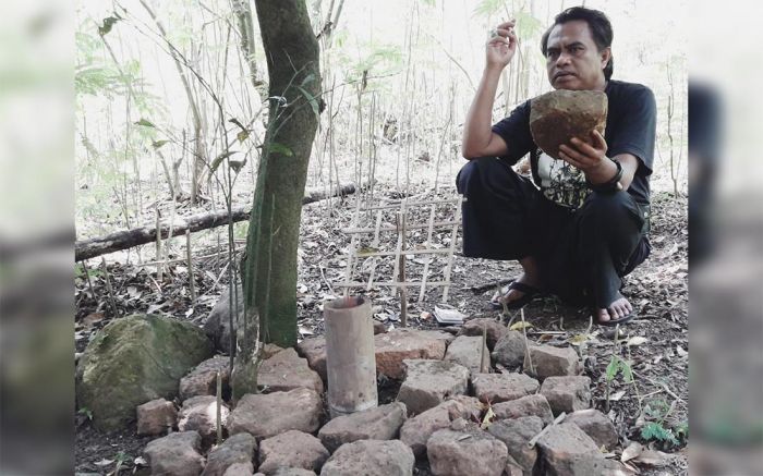 Warga Dusun Srebet Temukan Bata dan Uang Logam Kuno di Hutan Kasinan Warga Dusun Srebet Temukan Bata dan Uang Logam Kuno di Hutan Kasinan