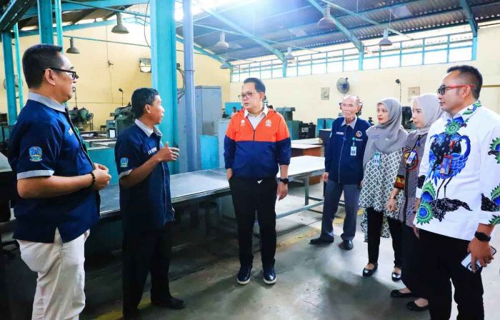 Tinjau 2 UPT Disperindag Jatim, Adhy Karyono Pastikan Layanan Prima bagi Masyarakat Tinjau 2 UPT Disperindag Jatim, Adhy Karyono Pastikan Layanan Prima bagi Masyarakat