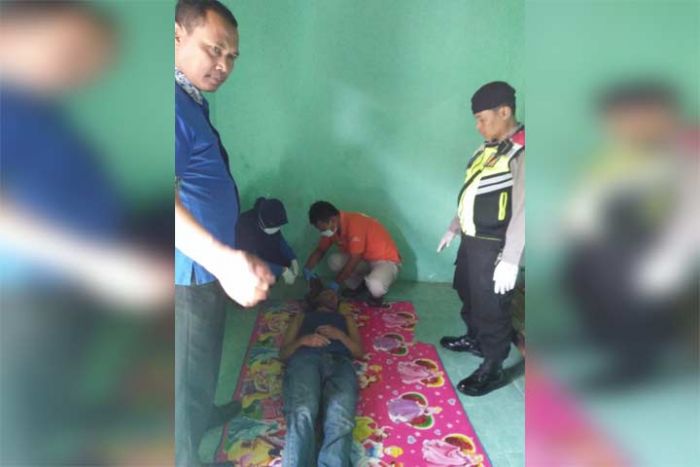 Antar Makanan, Wanita di Kediri Histeris Temukan Ayahnya Tergantung di Rumah Kos Antar Makanan, Wanita di Kediri Histeris Temukan Ayahnya Tergantung di Rumah Kos