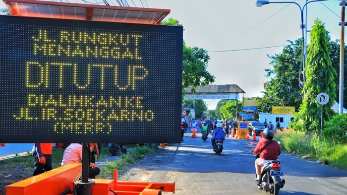 Kawasan Covid-19 Tertinggi, Jalan Rungkut Menanggal Ditutup, Begini Rekayasa Arus Lalinnya Kawasan Covid-19 Tertinggi, Jalan Rungkut Menanggal Ditutup, Begini Rekayasa Arus Lalinnya