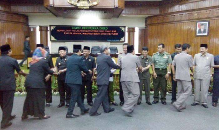 DPRD Tuban Gelar Halal Bihalal Sekaligus Paripurna Penyampaian Nota Penjelasan P-APBD 2016 DPRD Tuban Gelar Halal Bihalal Sekaligus Paripurna Penyampaian Nota Penjelasan P-APBD 2016