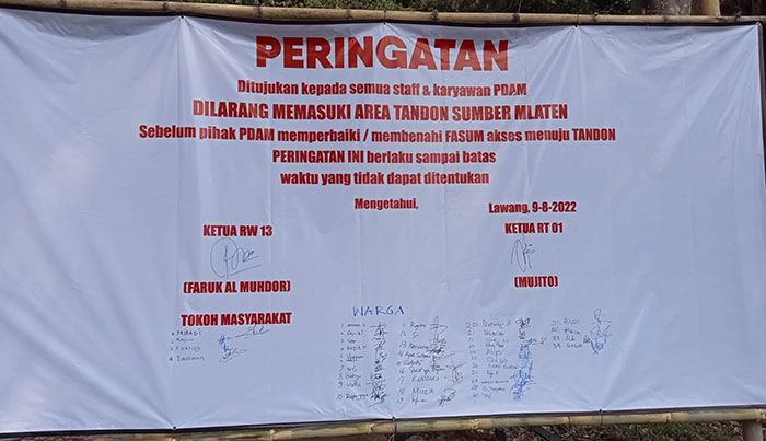 Warga Sumber Mlaten Lawang Pasang Banner Peringatan ke Perumda Tirta Kanjuruhan