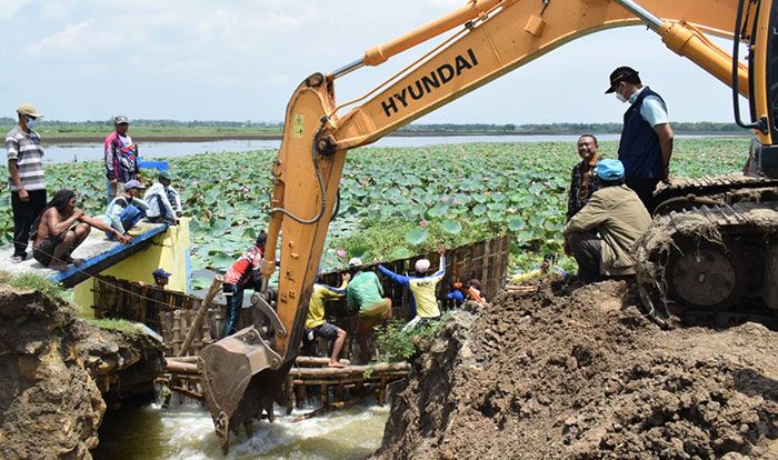 Debit Air Lebihi Kapasitas, Waduk Rancang Lamongan Jebol Debit Air Lebihi Kapasitas, Waduk Rancang Lamongan Jebol