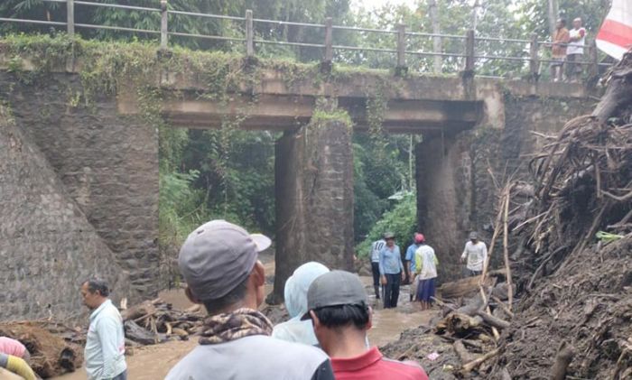 Warga Besowo Kerja Bakti Pasang Bronjong Penahan Banjir di Sekitar Jembatan Kalitengah Warga Besowo Kerja Bakti Pasang Bronjong Penahan Banjir di Sekitar Jembatan Kalitengah