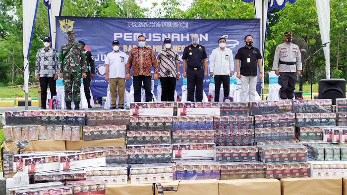 Bea Cukai Madura Timbun 3 Juta Batang Rokok Ilegal di TPA Angsanah Pamekasan Bea Cukai Madura Timbun 3 Juta Batang Rokok Ilegal di TPA Angsanah Pamekasan