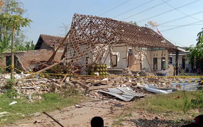 Diduga Digunakan Sebagai Tempat Pengoplos Elpiji, Polresta Sidoarjo Masih Selidiki Penyebab Ledakan Diduga Digunakan Sebagai Tempat Pengoplos Elpiji, Polresta Sidoarjo Masih Selidiki Penyebab Ledakan
