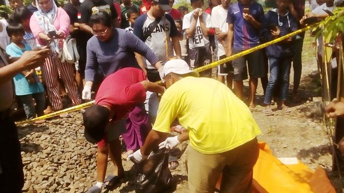 Tak Dengar Teriakan Warga, Siswi SMK di Sidoarjo Dihantam KA