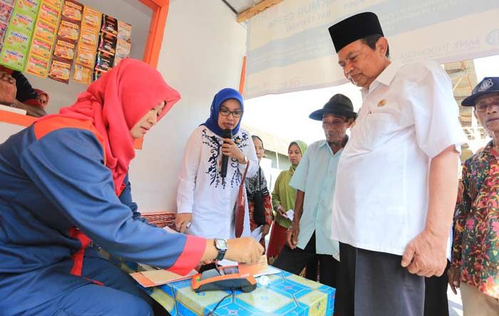Data Akurat, Warga Miskin Turun 1%, Pemkot Mojokerto Dapat Penghargaan dari Kemensos Data Akurat, Warga Miskin Turun 1%, Pemkot Mojokerto Dapat Penghargaan dari Kemensos