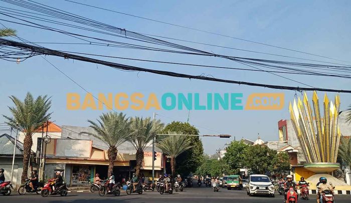 Wakil Ketua DPRD Gresik Desak Penataan Kabel Semrawut Wakil Ketua DPRD Gresik Desak Penataan Kabel Semrawut