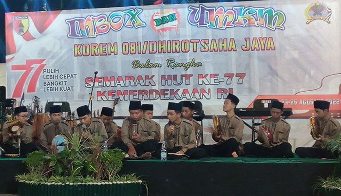 Tampilkan Ulul Albab, SMKN 1 Madiun Turut Meriahkan Semarak Kemerdekaan RI di Korem 081/DSJ Tampilkan Ulul Albab, SMKN 1 Madiun Turut Meriahkan Semarak Kemerdekaan RI di Korem 081/DSJ