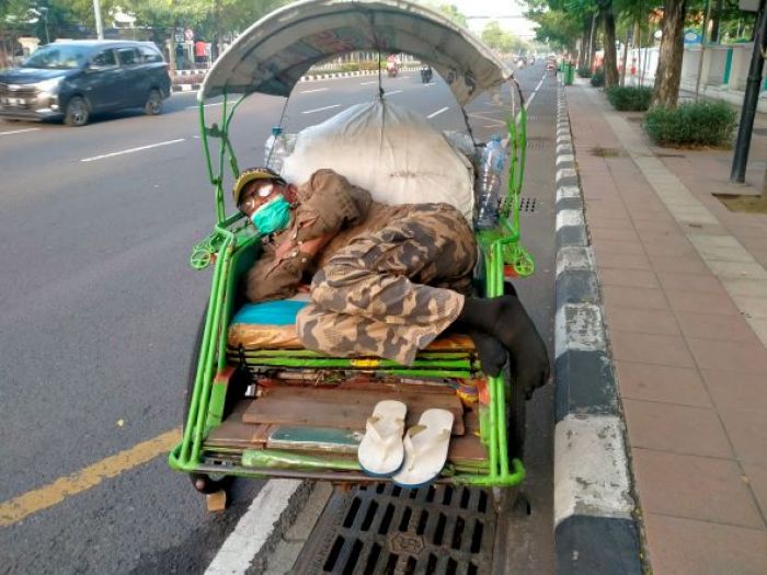 ​Nyenyak, Tanpa Beban, Sisi Lain Kehidupan Kota Surabaya