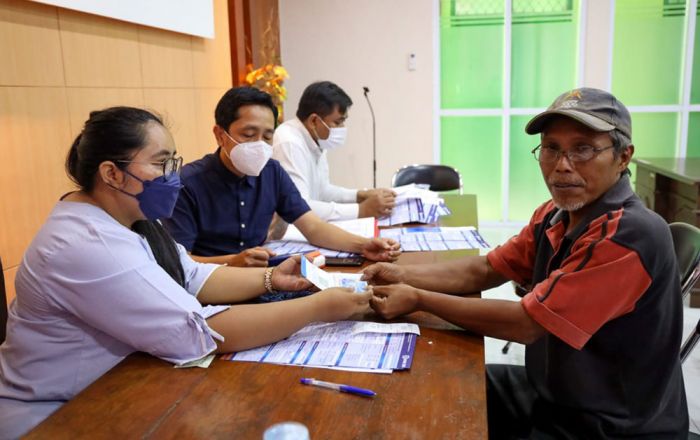 DKPP Kota Kediri Bagikan Kartu Kusuka, ini Beragam Manfaat yang Didapat Pelaku Usaha Perikanan DKPP Kota Kediri Bagikan Kartu Kusuka, ini Beragam Manfaat yang Didapat Pelaku Usaha Perikanan