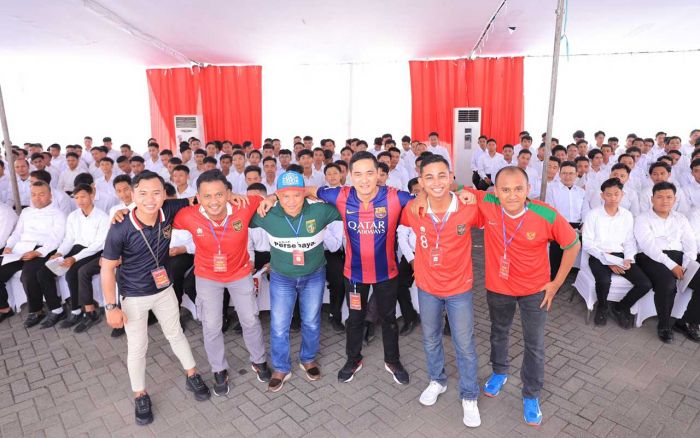 Meriahkan Piala Dunia U-17, Panitia SKD CPNS Kemenkumham Jatim Gunakan Jersey Sepak Bola Meriahkan Piala Dunia U-17, Panitia SKD CPNS Kemenkumham Jatim Gunakan Jersey Sepak Bola