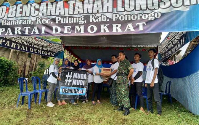 Baru Dibentuk, Muda Mudi Demokrat Trenggalek Adakan Baksos untuk Korban Longsor Banaran