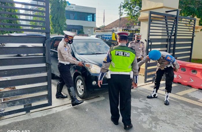 Tegakkan Disiplin Internal, Propam Polres Pamekasan Gelar Razia Rorator Milik Anggota dan ASN Tegakkan Disiplin Internal, Propam Polres Pamekasan Gelar Razia Rorator Milik Anggota dan ASN