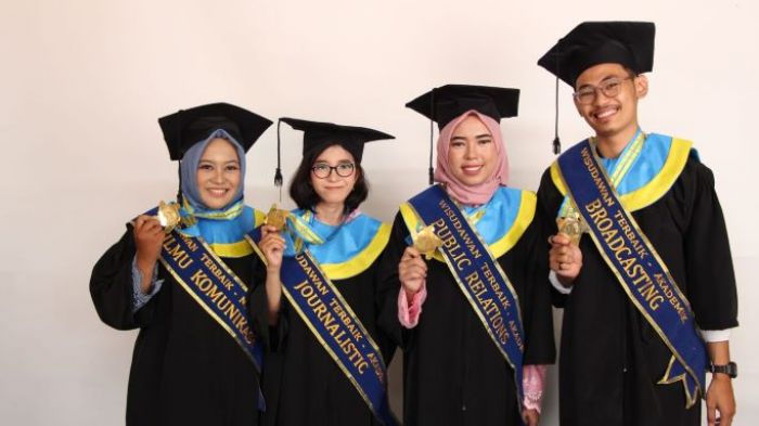 Ini Stikosa-AWS Bung! Kuliah Sambil Bekerja Bisa Jadi Wisudawan Terbaik Ini Stikosa-AWS Bung! Kuliah Sambil Bekerja Bisa Jadi Wisudawan Terbaik
