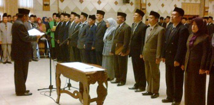 Jelang Pilkada Gresik, Sambari Gulirkan Mutasi Pejabat Jilid XII Jelang Pilkada Gresik, Sambari Gulirkan Mutasi Pejabat Jilid XII